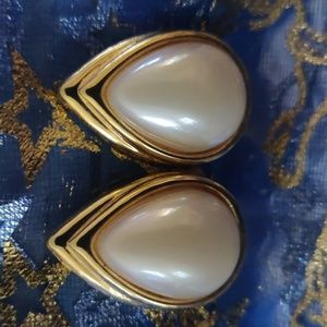 18K Gold Plating Tear Drop Pearl Earrings.